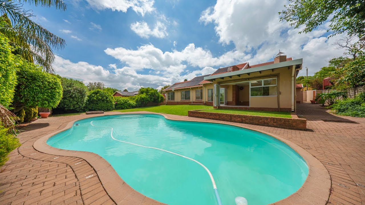 Welcome to this inviting family residence, perfectly positioned within Isandovale 🏡✨
