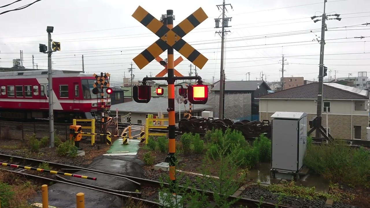 天竜浜名湖鉄道と遠州鉄道の踏切。　Tenryu Hamanako Railway and Enshu Railway level crossing.