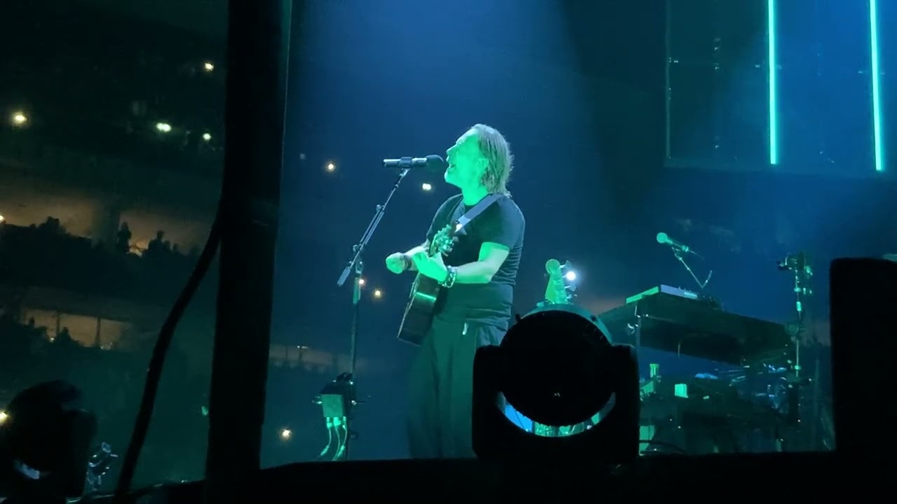Radiohead - No Surprises (false start) - live Berlin 2025-12-12 Friday (night 4)