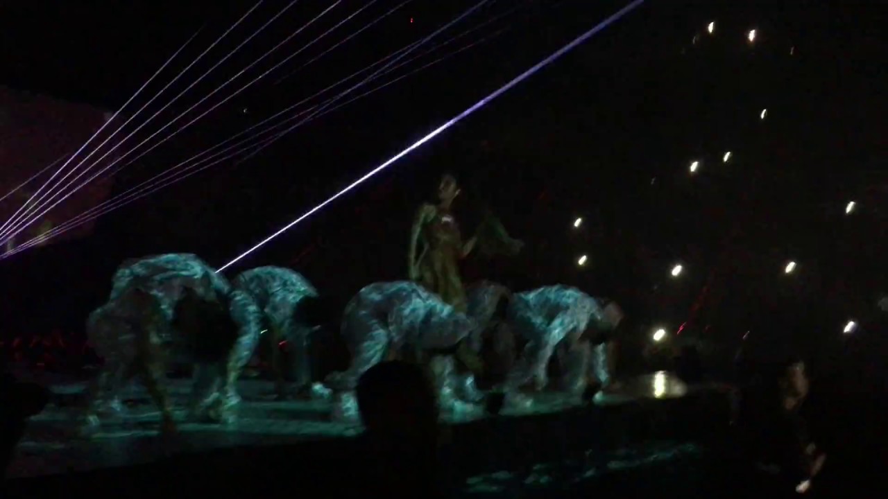 Ariana Grande - Break Free - Dangerous Woman Tour (Live) Barcelona, Spain.