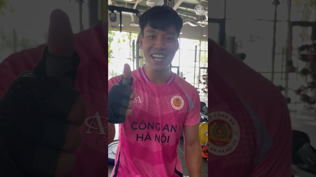 C&aacute;c cầu thủ CLB CAHN ch&uacute;c mừng Nguyễn Filip đ&oacute;n th&agrave;nh vi&ecirc;n mới trong gia đ&igrave;nh ❤️