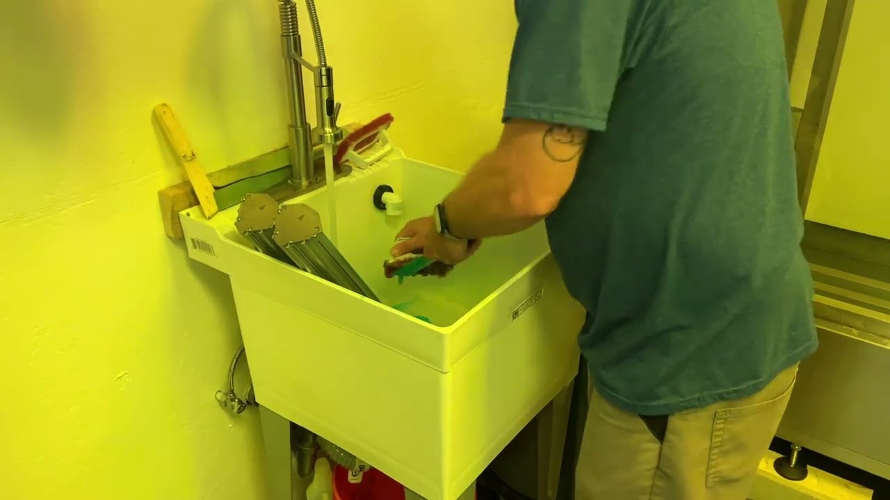 Darkroom_Screen coater breakdown and cleanup