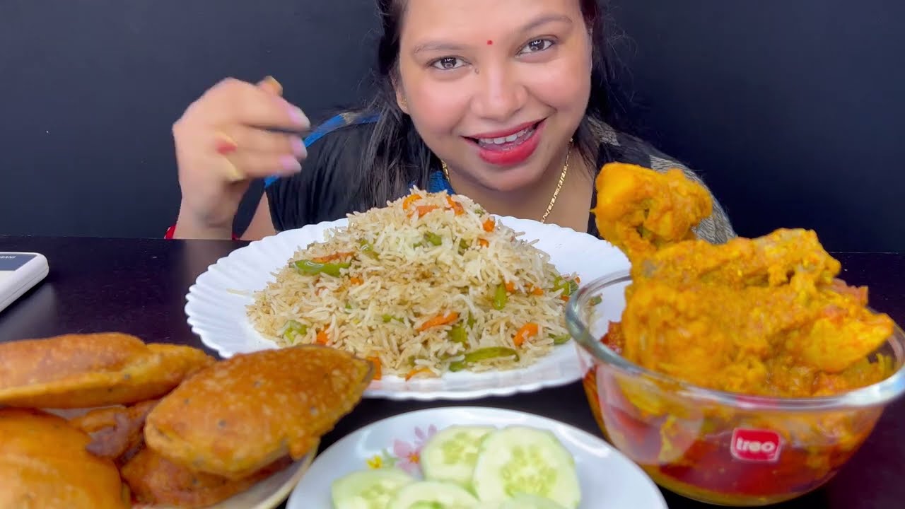 Bigbites,Eating Veg Fried Rice with Spicy 🔥🔥 Chicken Kosha And Crunchy Beguni।।