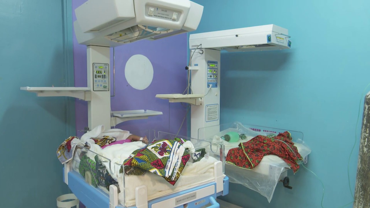 52 minutes pour Comprendre avec un numéro sur la Maternité de l'Hôpital Général de Port-Bouët