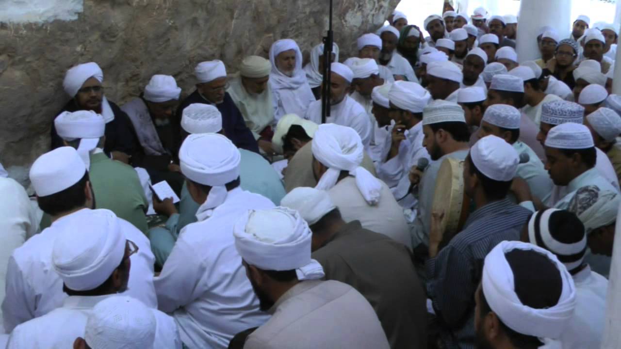 Amazing group recitation of the Qaṣīdat al-Burda at Nabi Hud