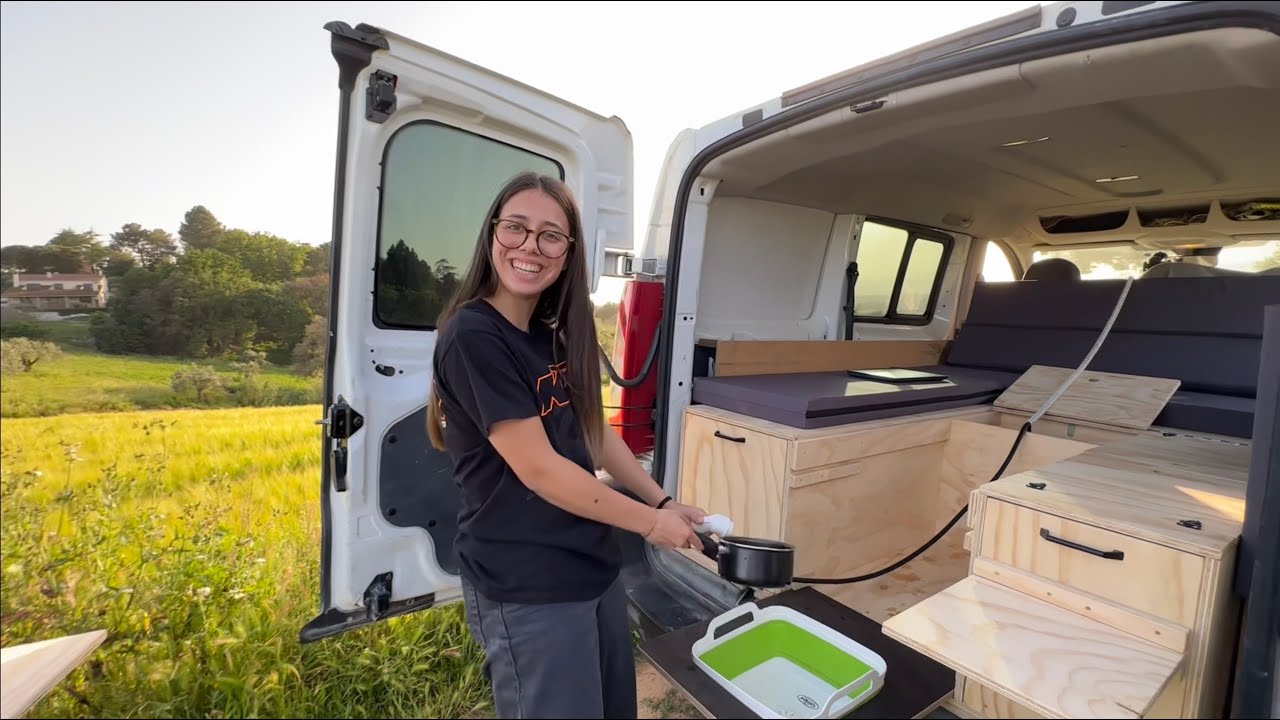 Van Tour Citroën Jumpy : camperización funcional y minimalista // Mini Camper