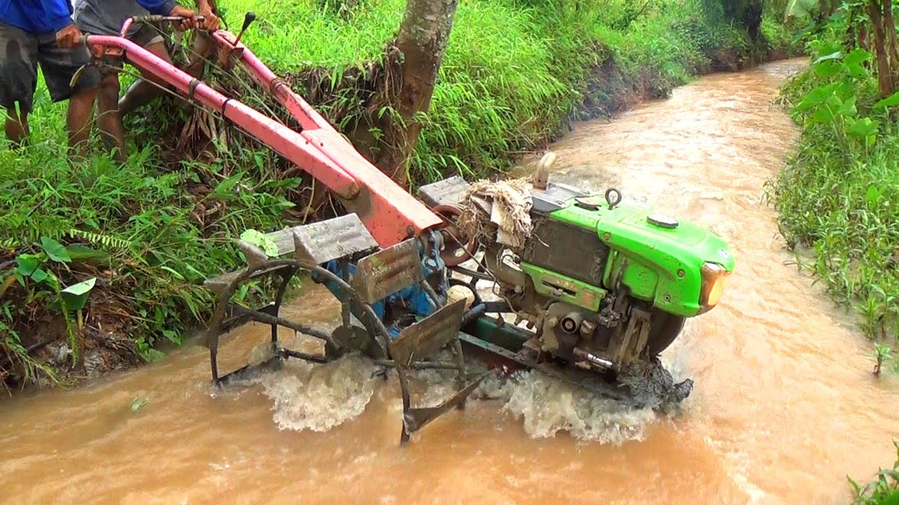 Masuk Sungai..! Traktor Sawah G600 Menuju Lokasi