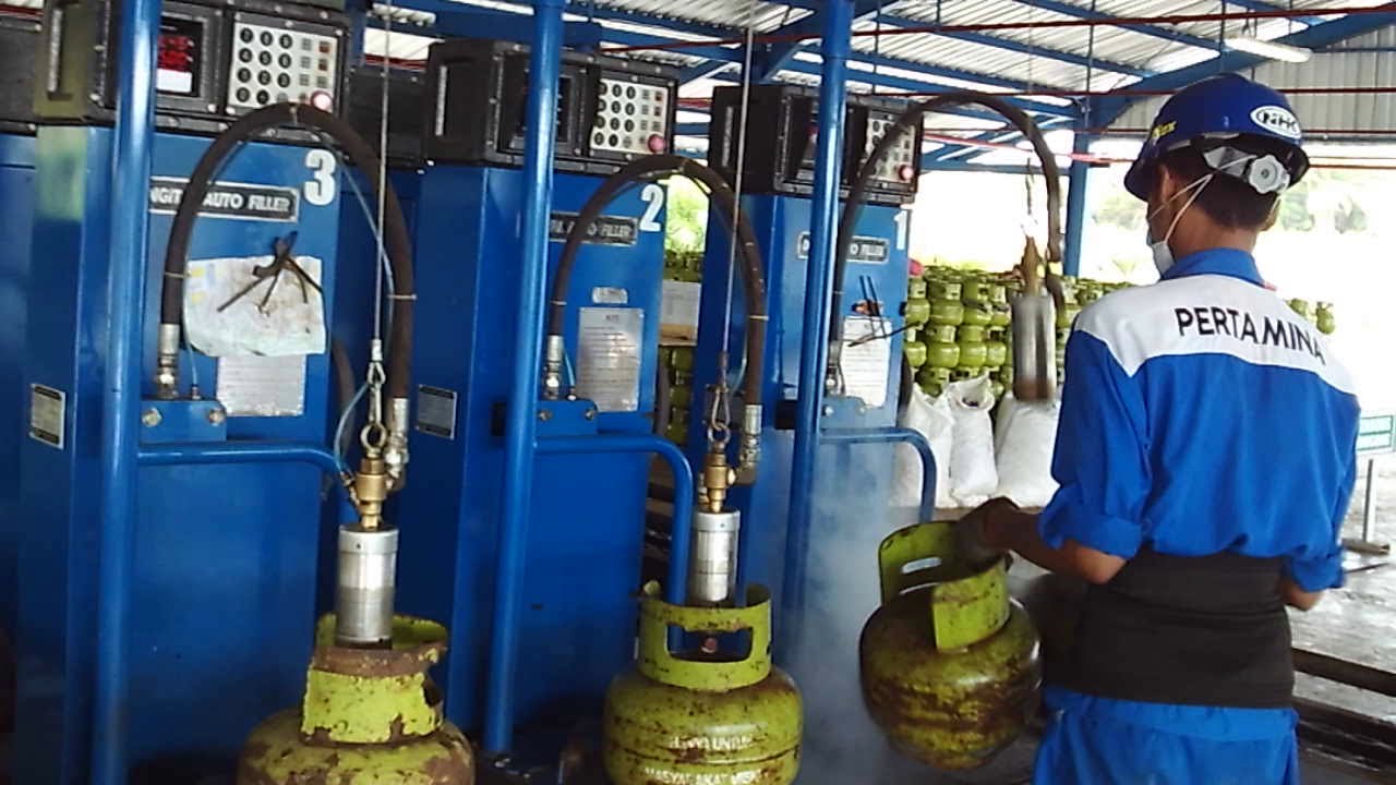 PROSES PENGISIAN TABUNG GAS ELPIJI 3 Kg MELON TERBARU 2020 // SISTEM SEMI OTOMATIS