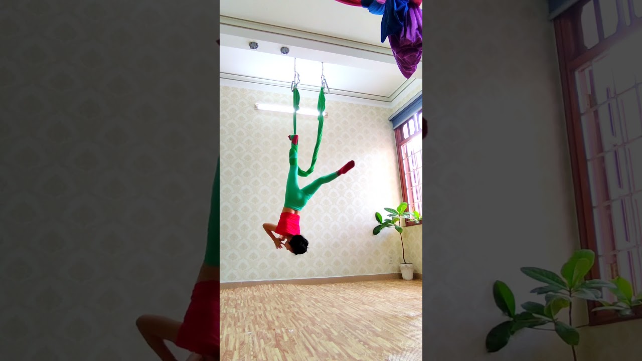 Yoga bay ch&uacute;c ngược #diemyoga #yoganhatrang #yogabay