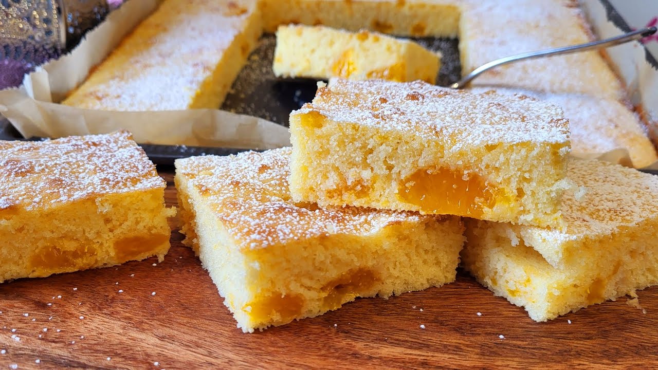 MEGA Saftiger Mandarinen Blechkuchen | Einfaches Rezept zum Nachbacken