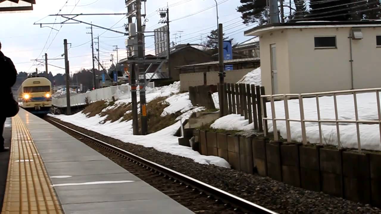 細呂木駅　419系入線【食パン電車】