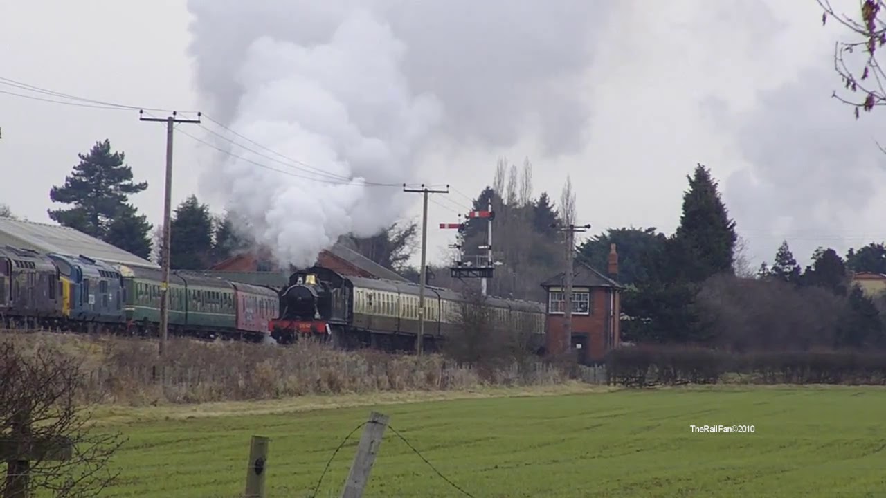 GWR 5542 DEPARTS ON THE GLOUCESTER AND WARWICKSHIRE STEAM RAILWAY 30TH DECEMBER 2010