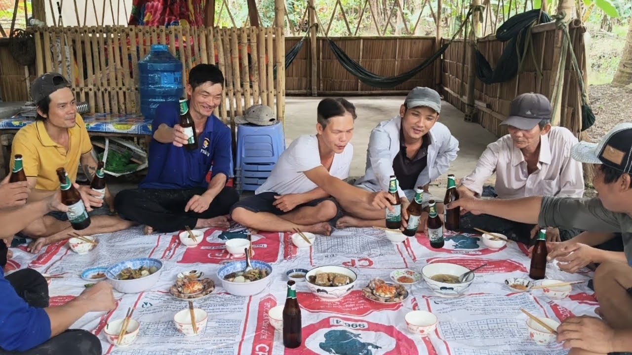 Làm Món Gà Hầm Sả Đãi Anh Em Thợ Hồ Vất Vả Sau Một Ngày Đổ Bê Tông | Kho Quẹt Vlog T 210