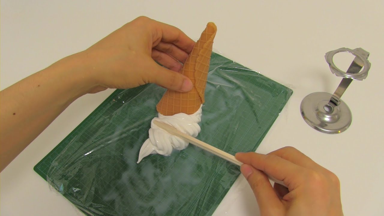 Soft serve Ice Cream Smartphone Stand Food Sample Arrange