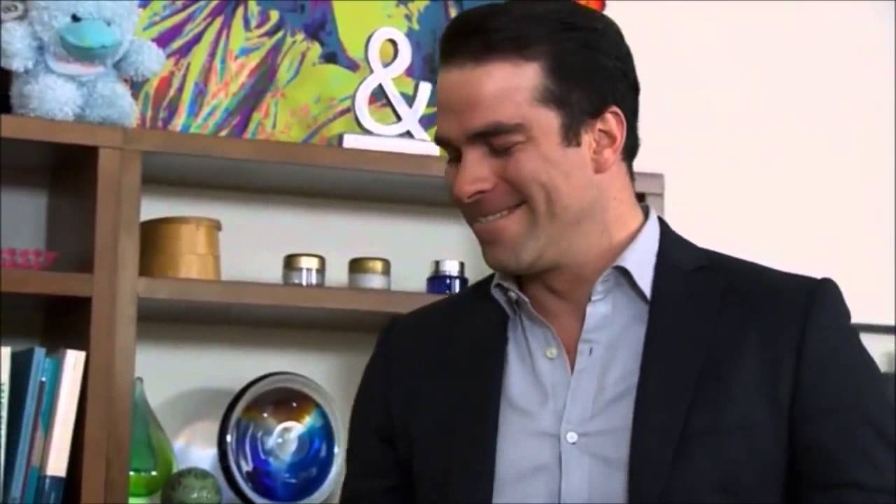 Pasi&oacute;n & Poder: Nina Cachetea a Eric