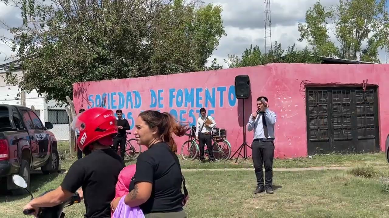 Evangelizando la Rotonda del Barrio Altos del Oeste 08/03/2026