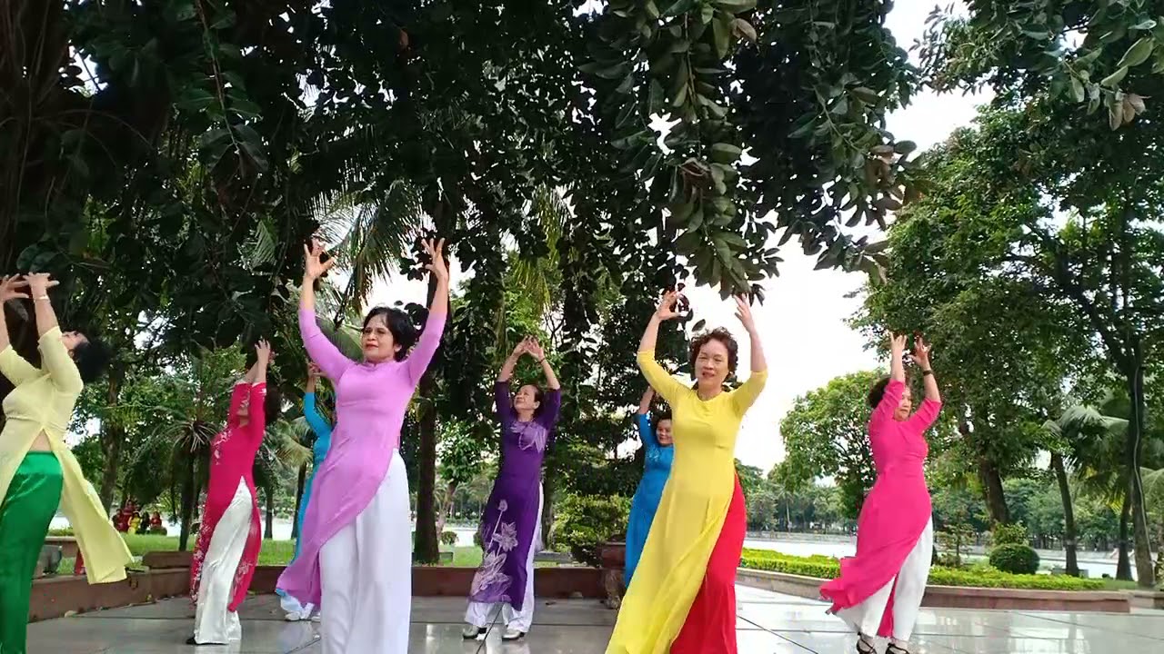 MÙA Xuân Đầu Tiên