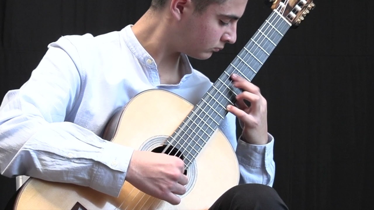 Ausiàs Parejo plays Rondeña by Regino Sainz de la Maza