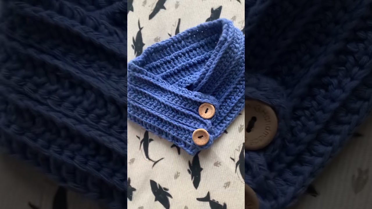 Short scarf with button - brami cotton 8 ply - hook 4.00 mm