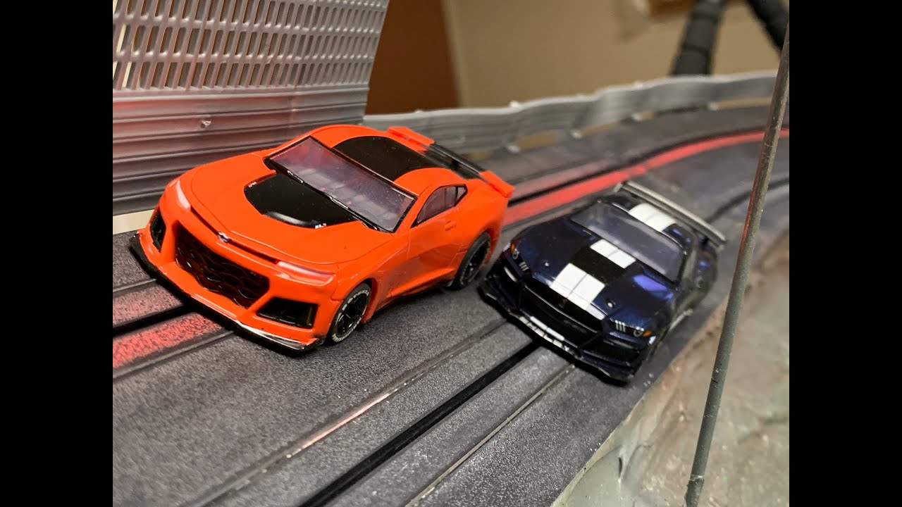 AFX Railings and Catch fence, then I cruise the urban track with  AFXMustang/AFXCamaro in 4K