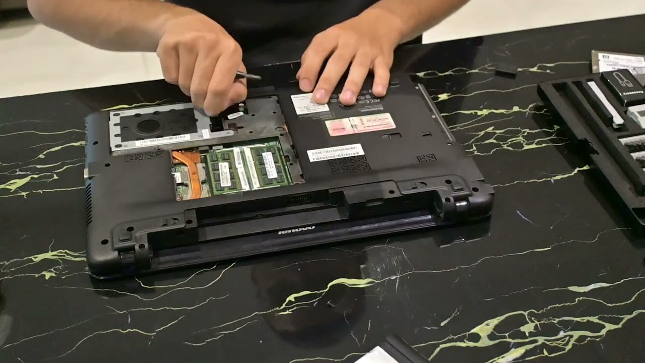 Someone Donated Me This 15 Year Old Laptop...
