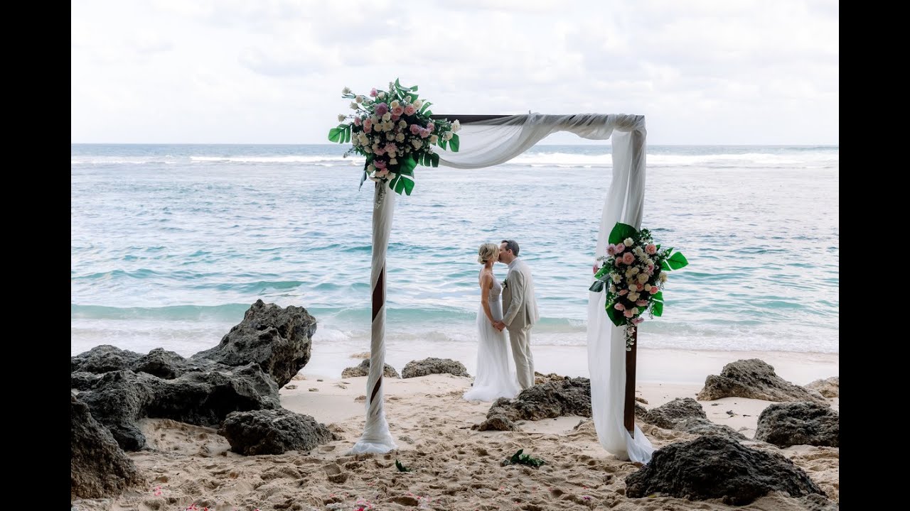 Katharina & Claas heiraten auf Bali am Strand