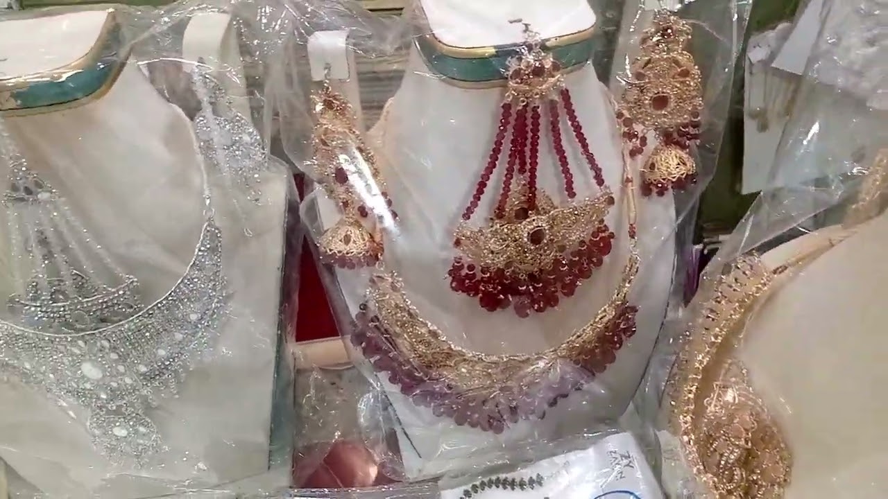 Abhi juli dukaan jabardast