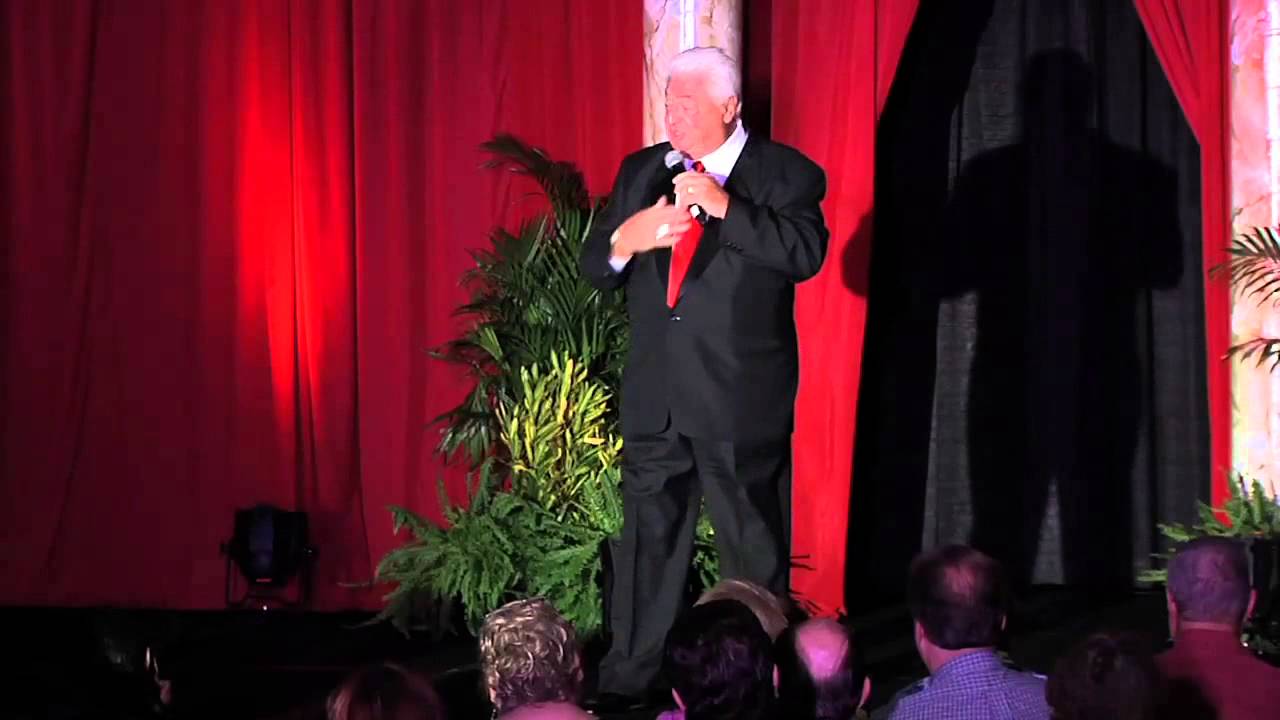 William Peterson as Rodney Dangerfield in Sunburst Convention
