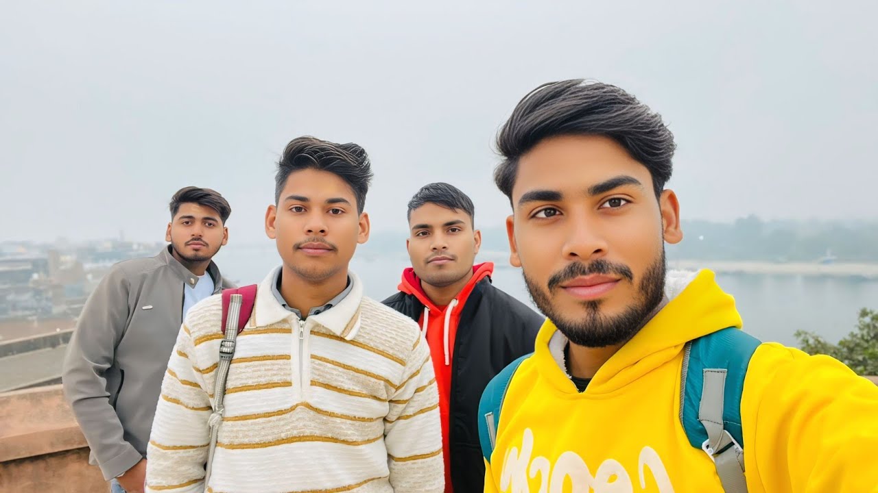 I am go to the Mathura.🥰😘 my friend go for temples 🛕🛕