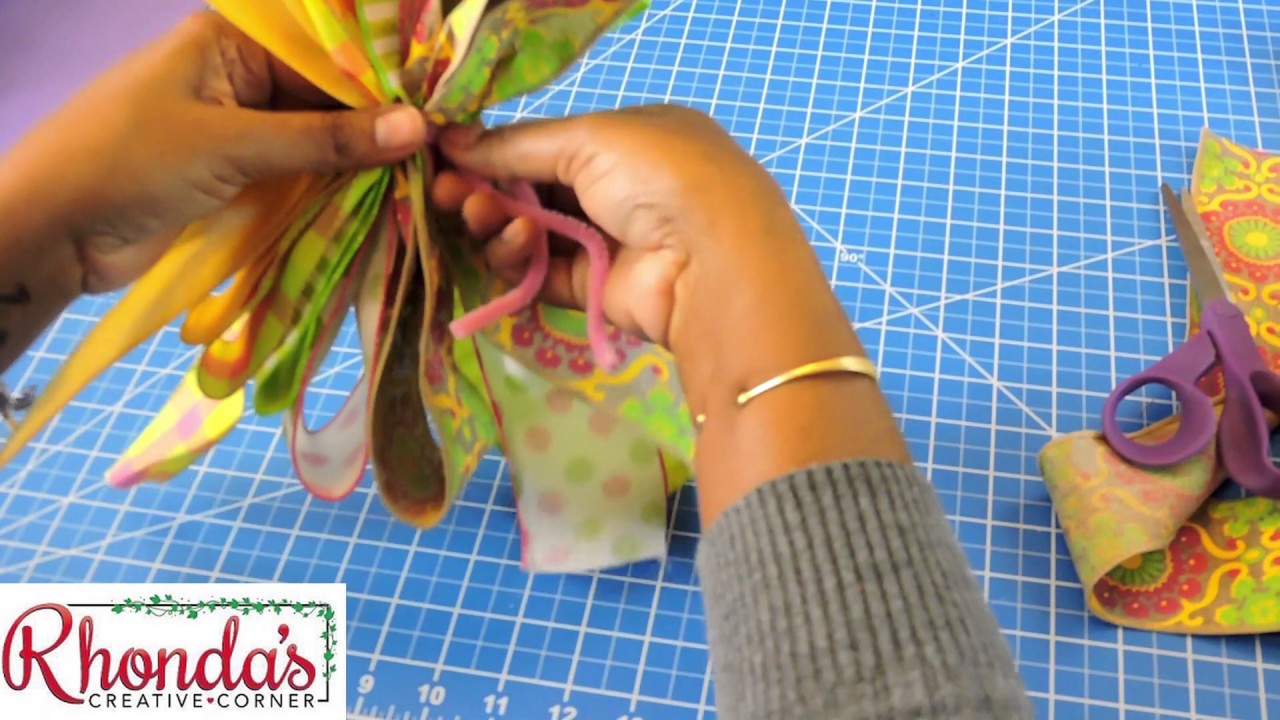 A WHIMSICAL BOW FOR A DECO MESH WREATH MADE EASY