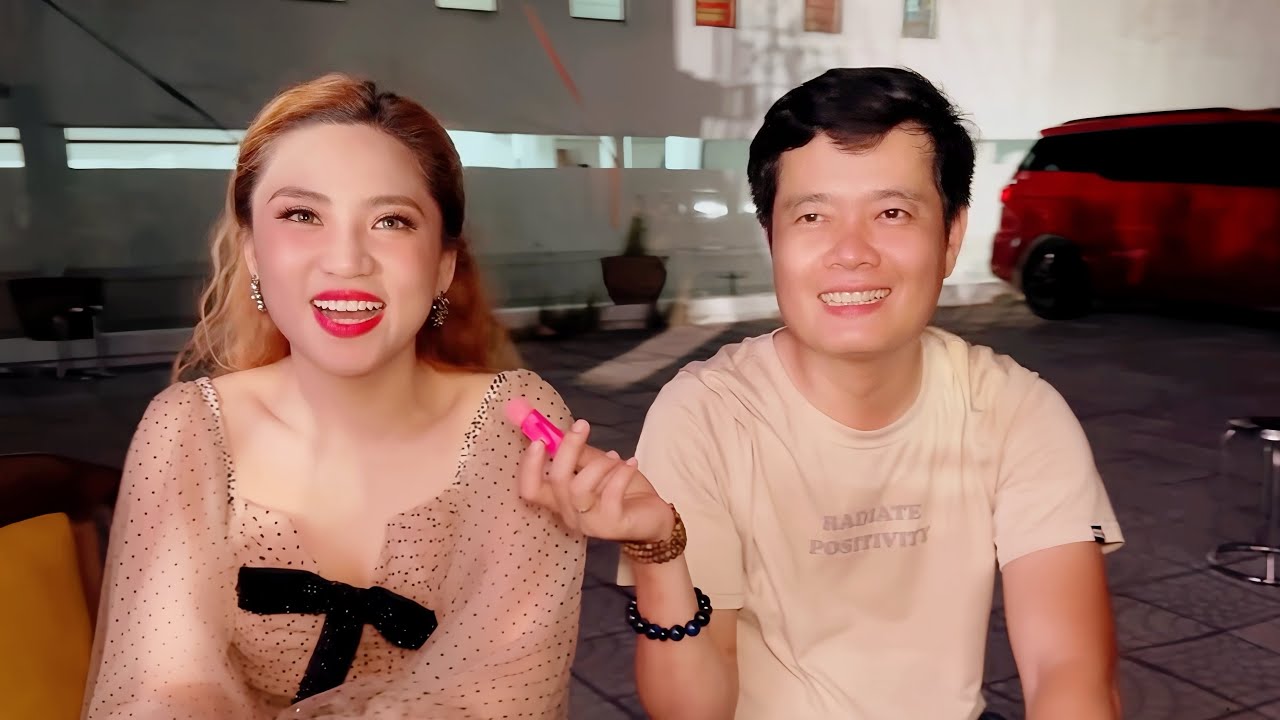 Khương Dừa, Châu Ngọc Tiên kết hợp làm MC hậu trường nhưng sơ hở là gây lộn