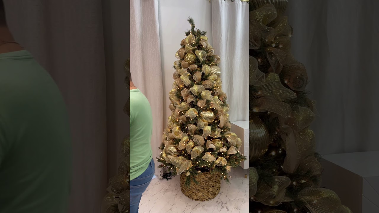 Arbol en canasta de mimbre