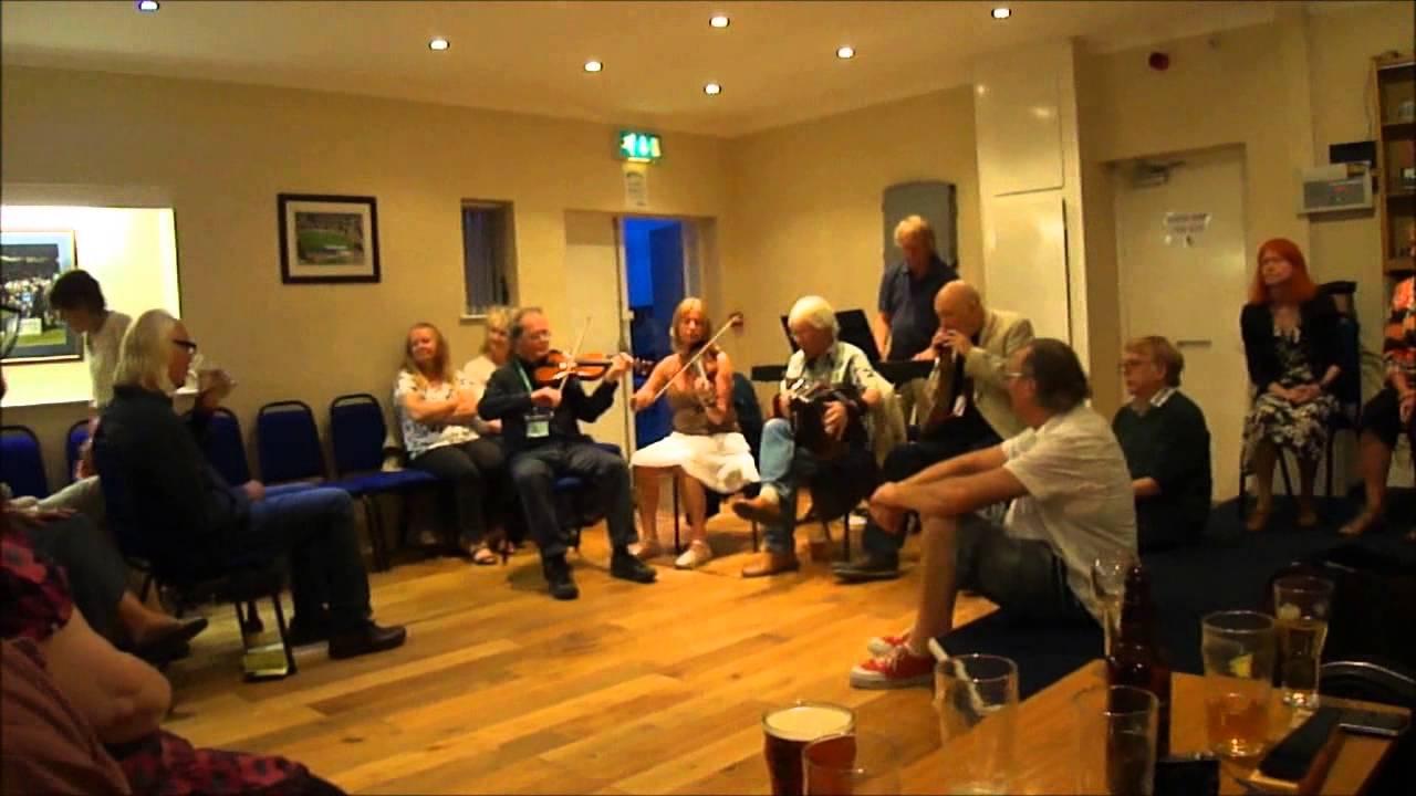 Phoenix play Pearl O'Shaughnessy's Barn Dance