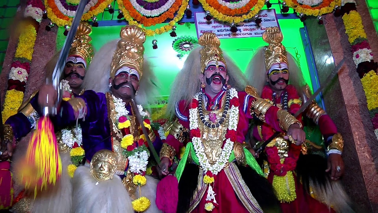 Veeragase - ವೀರಗಾಸೆ ರೇಣುಕರಾದ್ಯರು ಕೊಡಿಗೆಹಳ್ಳಿ 9980283583
& ಬೊಮ್ಮನಹಳ್ಳಿ ಪ್ರಕಾಶ್ 9964192494