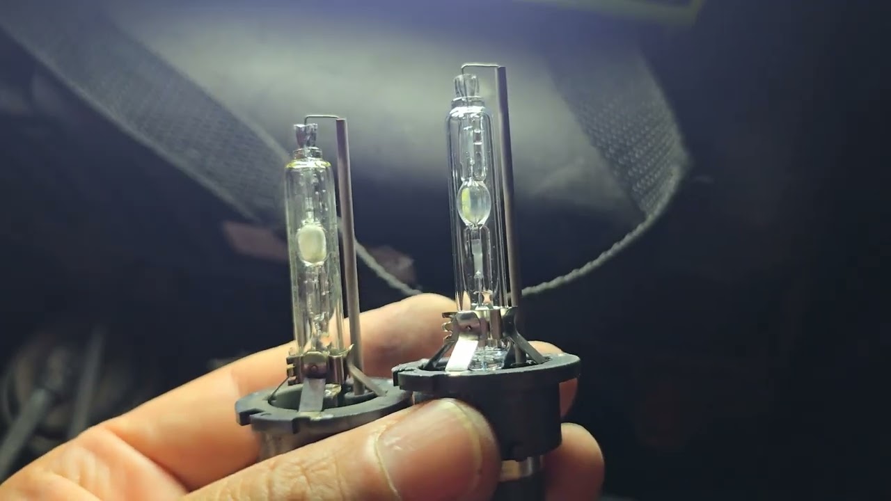 Как заменить ксеноновую лампу HID D2S 85122C1 на Lexus RX350 2007 года со стороны водителя