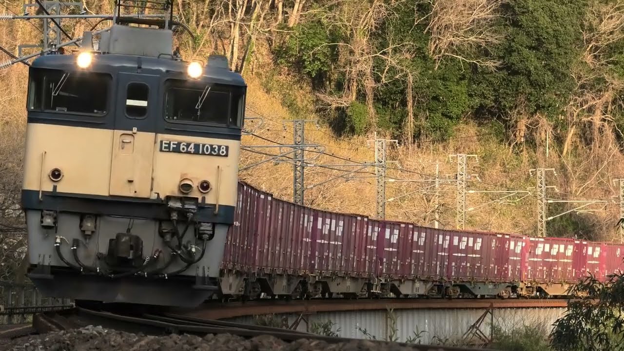 春の伯備線貨物列車