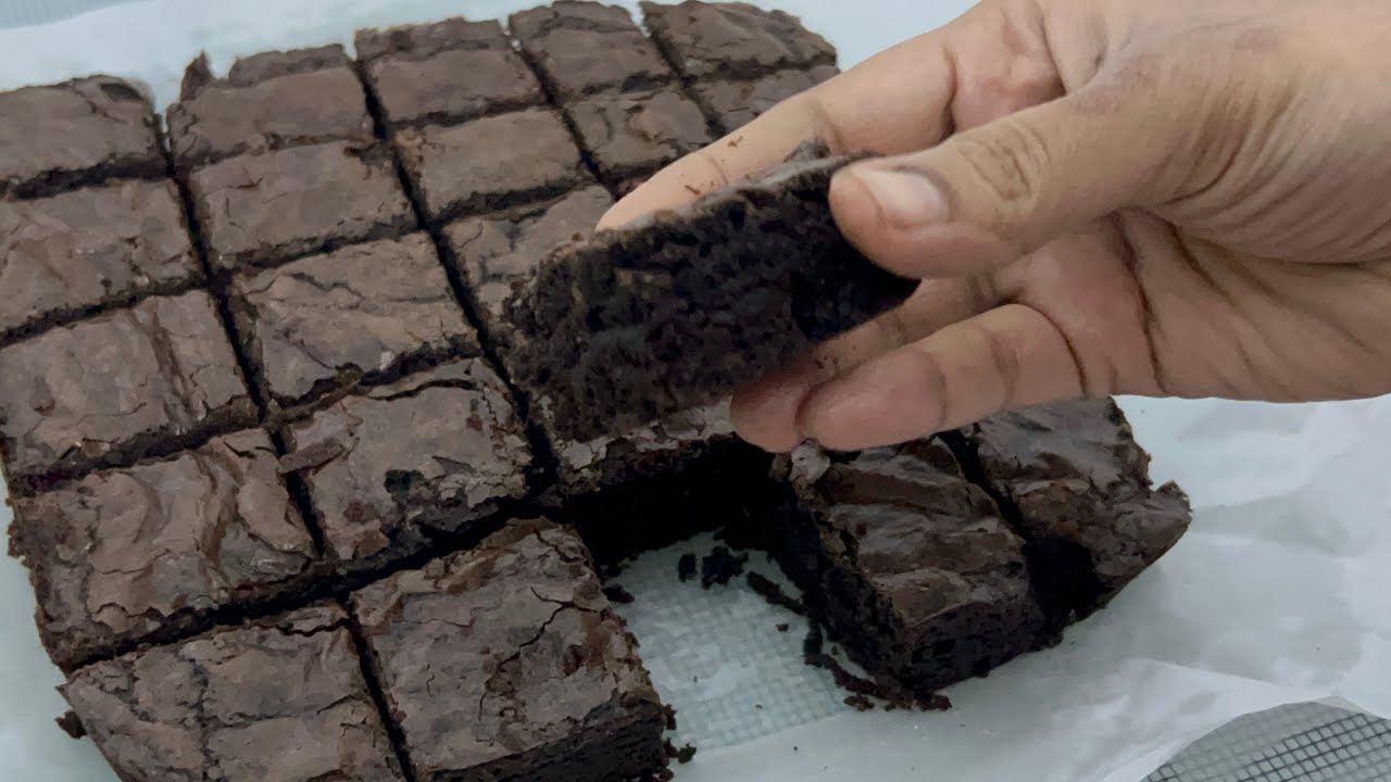 Perfect Crinkle top fudgy brownie ఇలా చేసి చూడండి ఇంకెప్పుడు బేకరీ లో కొనరే కొనరు అంత బాగుంటుంది👌