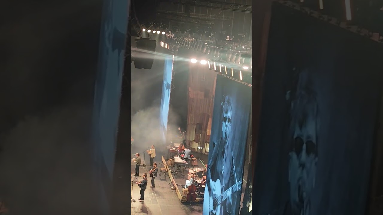 Los bunkers Movistar arena Inicio, mientele y yo sembre las penas de amor en tu jardín 