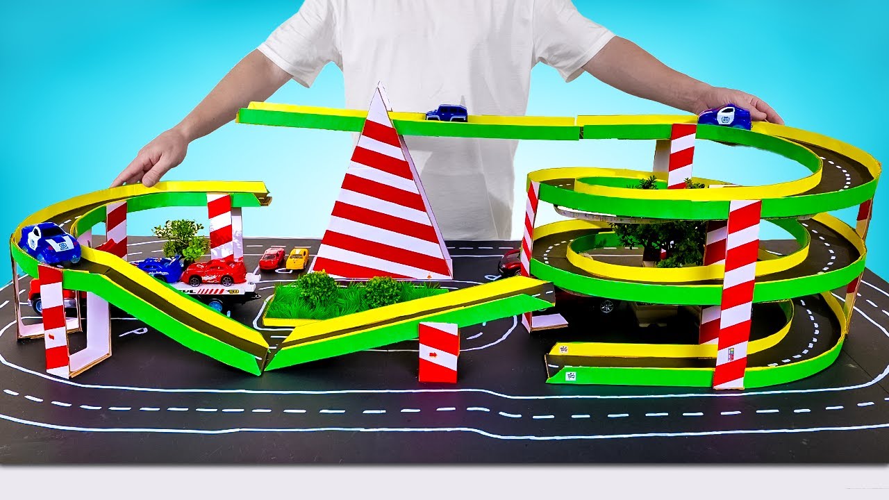 C&oacute;mo construir una pista de carreras para autos de juguete con puentes m&oacute;viles y estacionamiento
