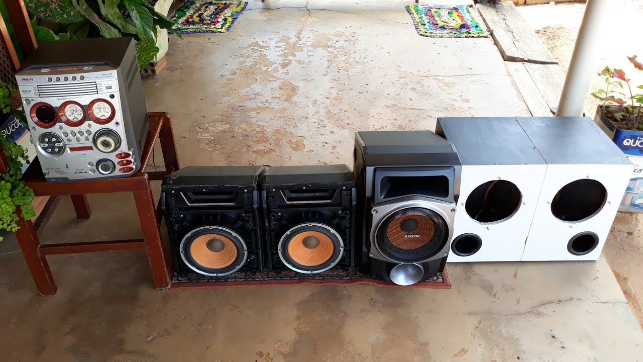 Philips Fwm589 tocando nas caixas do Zux80d em local aberto