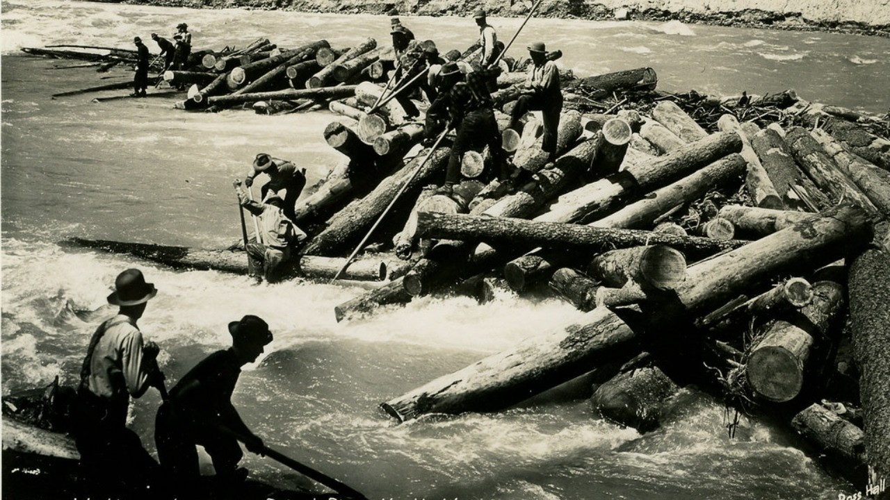 HOW AMERICA DROVE LOGS 300 MILES DOWN THE CONNECTICUT RIVER