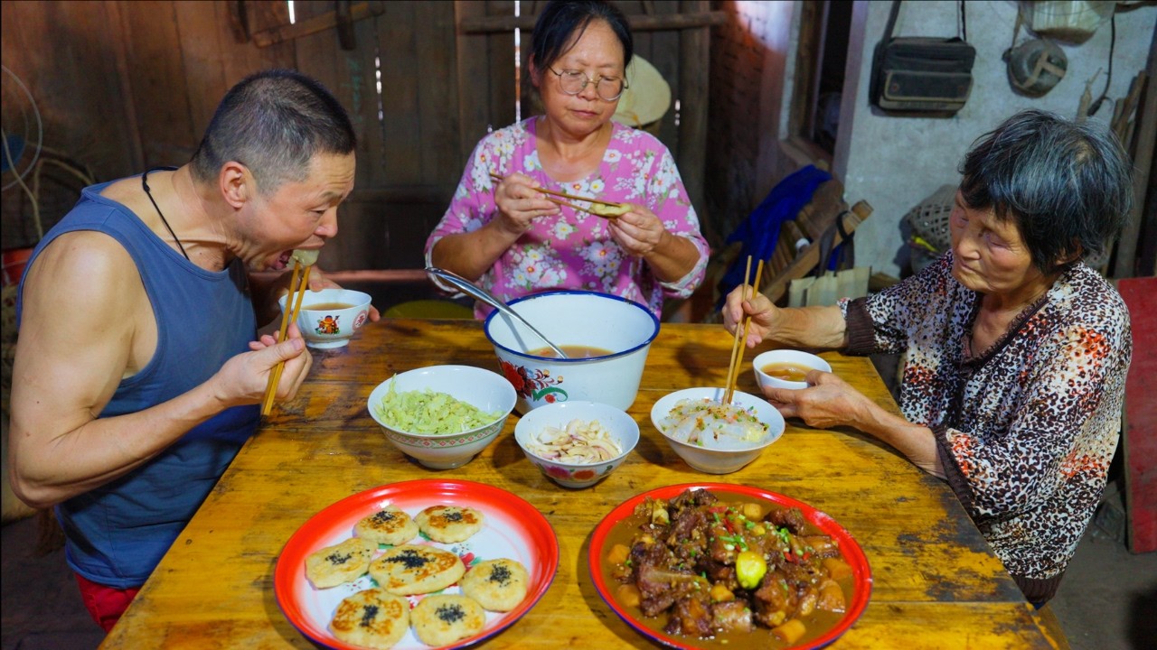Pear Harvest & Cooking a Traditional Feast | Primitive Lifestyle