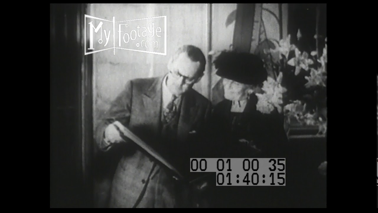1933 Lionel Barrymore Honors May Robson For 50 Years Acting