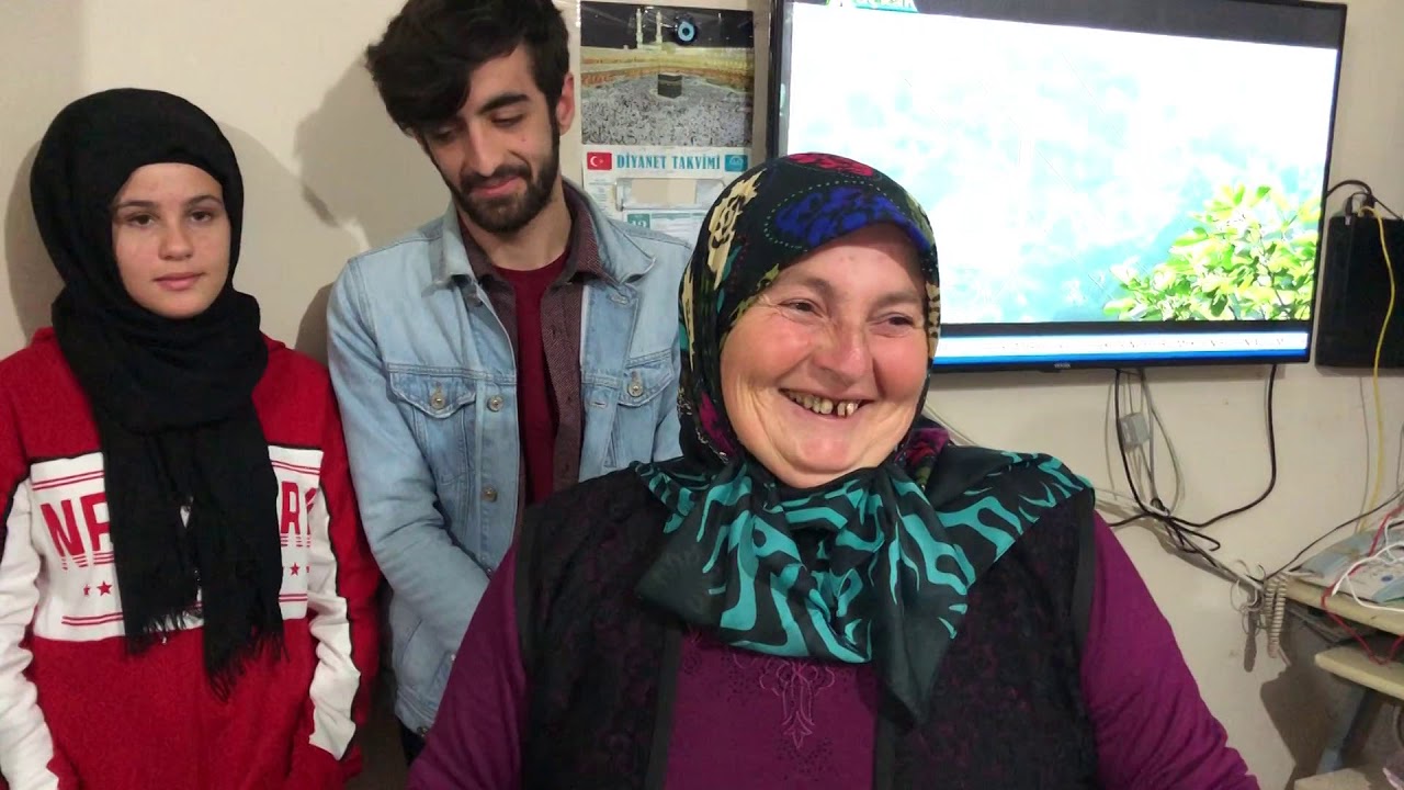 ARTVİN VEZİRKÖY VAZRİYA KAÇKAR TV MÜZİK PINARI EKİBİ AİLE DAVETİNDE YÖRESEL YEMEKLER YÖRESEL OYUNLAR