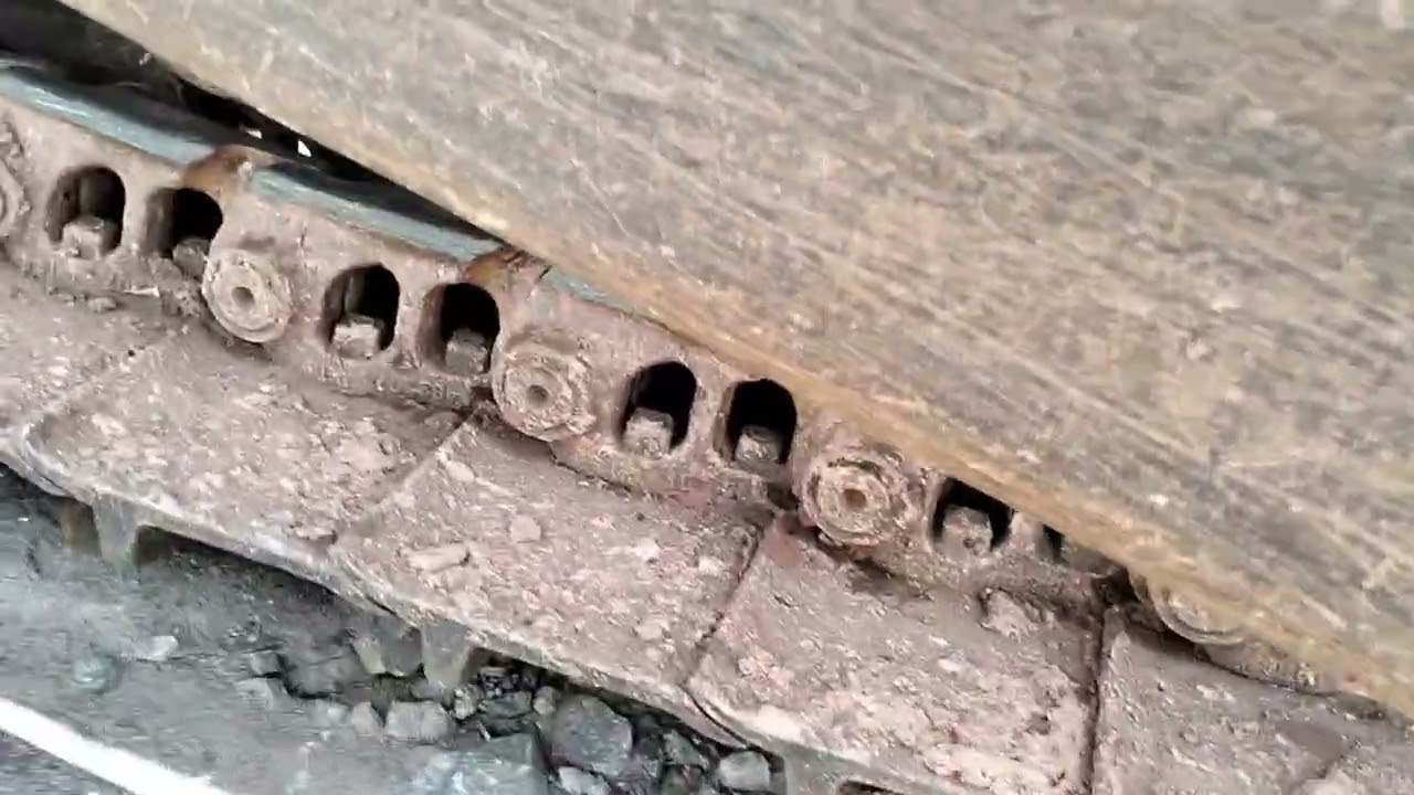 Tinanggal ko ang Roller ng Bulldozer para maka trabaho