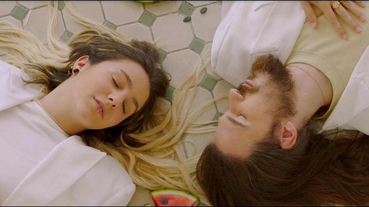 Suu, Carlos Sadness- Barcelona Tropical (Video Oficial)