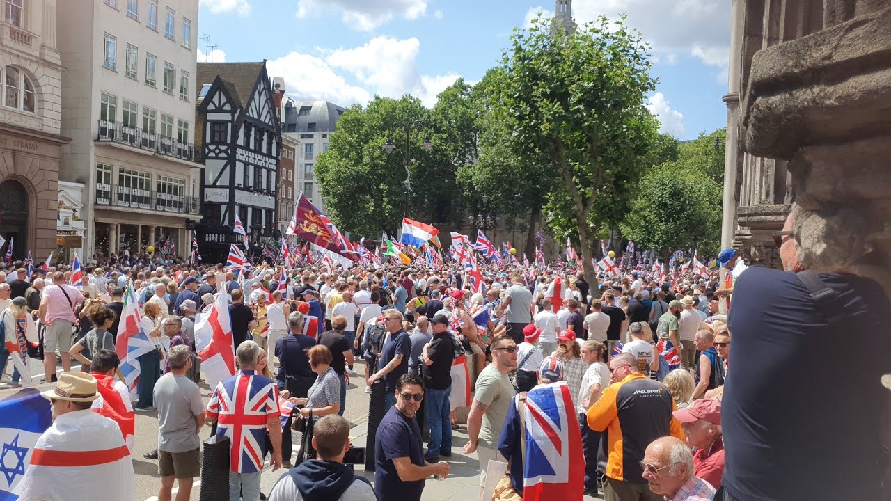 The Royal Courts of Justice / Strand To Trafalargar Square 27th July 'Uniting The Kingdom' Midday 4K