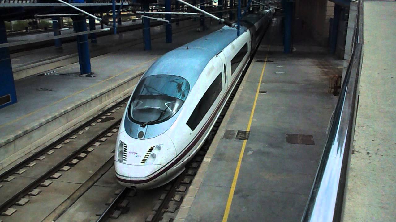 Renfe AVE - 103 (rama 6) saliendo de Lleida Pirineus