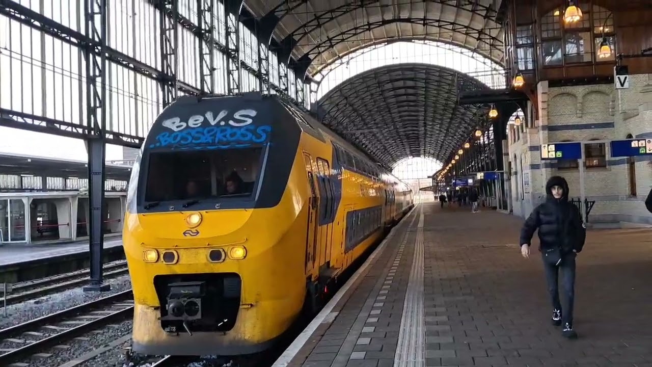 VIRM 9586 vertrekt met lichtgroetjes van Haarlem | 23 januari 2026