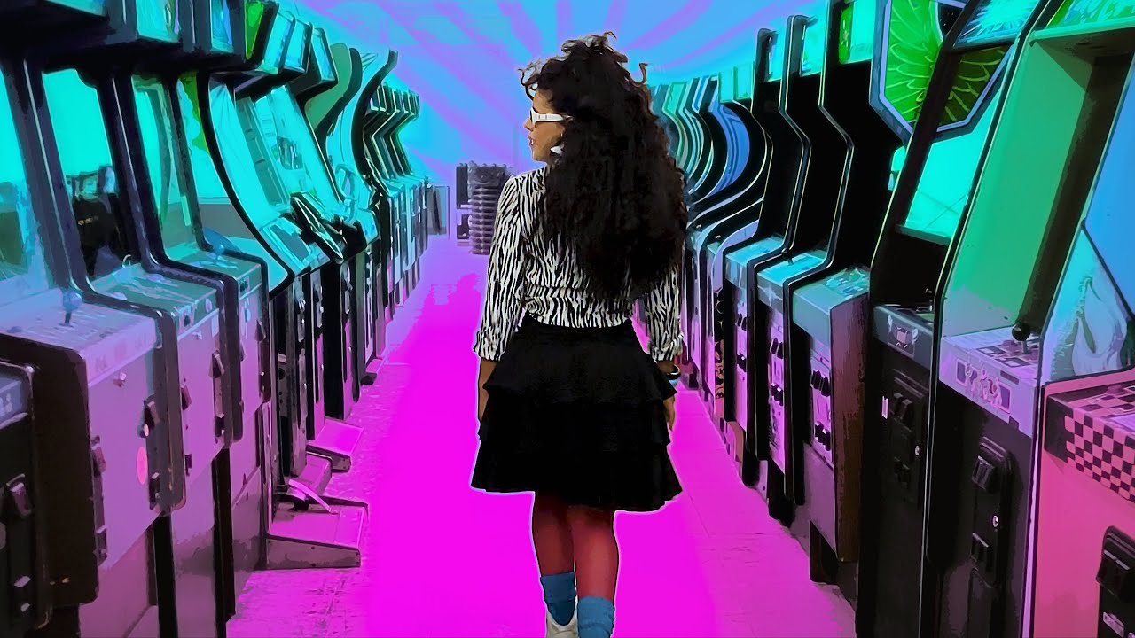 Bending Grid - Love Arcade (feat. Honey-B-Sweet & Justin J. Moore) [Official Music Video]
